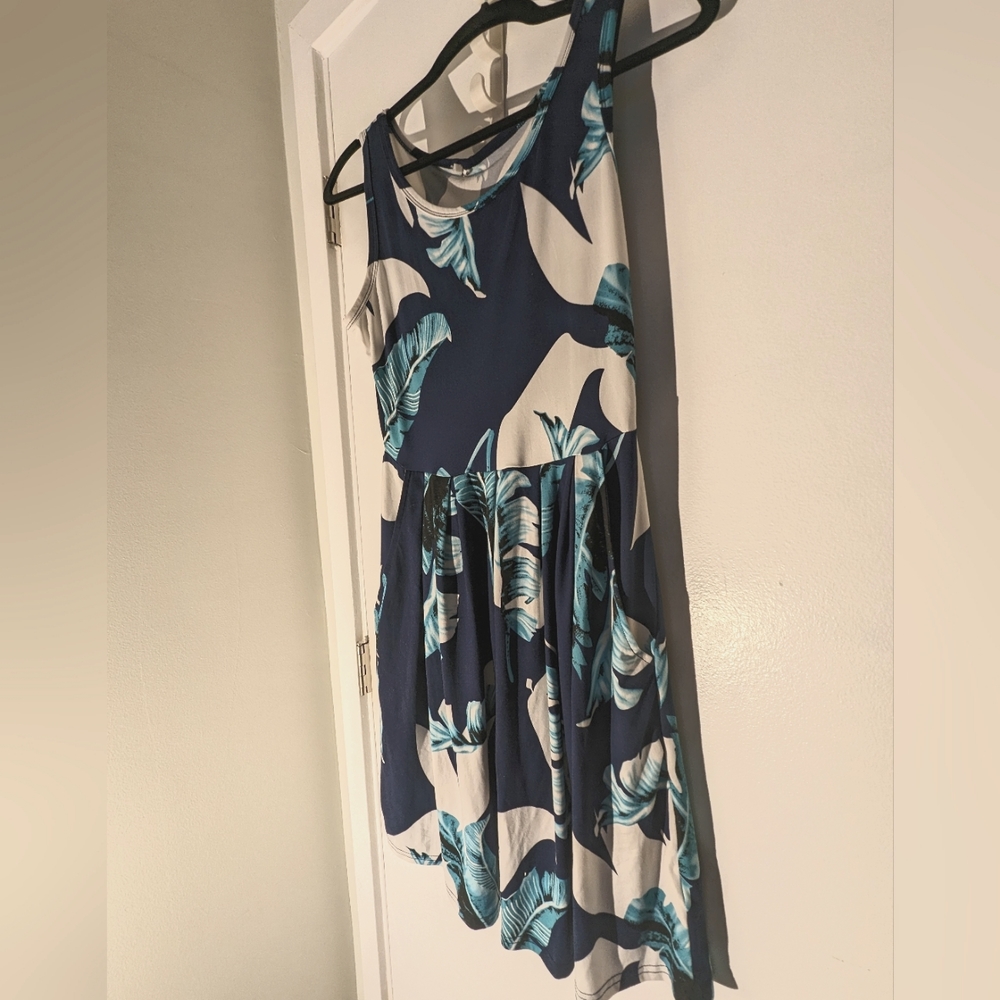 Lightweight Tropical Pattern Dress
